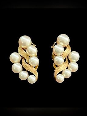 14k solid gold vintage pearl clip on earrings